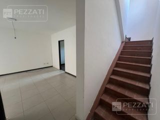 Foto 8 de Oficina en  alquiler. Zona Güemes. Jardin, 2 privados. recepciòn. Baño