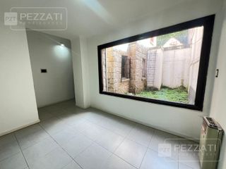 Foto 3 de Oficina en  alquiler. Zona Güemes. Jardin, 2 privados. recepciòn. Baño