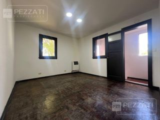 Foto 7 de Oficina en  alquiler. Zona Güemes. Jardin, 2 privados. recepciòn. Baño
