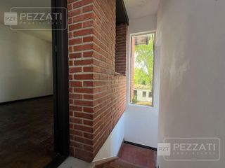 Foto 6 de Oficina en  alquiler. Zona Güemes. Jardin, 2 privados. recepciòn. Baño