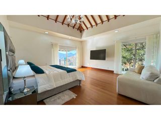 Foto 14 de ESPECTACULAR CASA UBICADA EN LA MEJOR ZONA DEL POBLADO (LA CALERA)