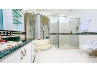Foto 16 de ESPECTACULAR CASA UBICADA EN LA MEJOR ZONA DEL POBLADO (LA CALERA)