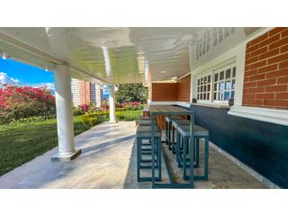 Foto 8 de ESPECTACULAR CASA UBICADA EN LA MEJOR ZONA DEL POBLADO (LA CALERA)