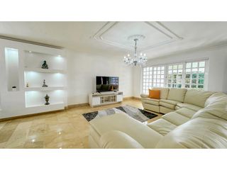 Foto 11 de ESPECTACULAR CASA UBICADA EN LA MEJOR ZONA DEL POBLADO (LA CALERA)