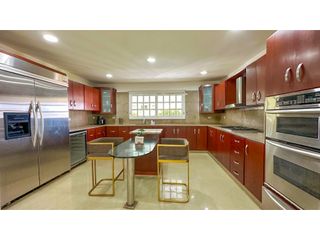 Foto 18 de ESPECTACULAR CASA UBICADA EN LA MEJOR ZONA DEL POBLADO (LA CALERA)
