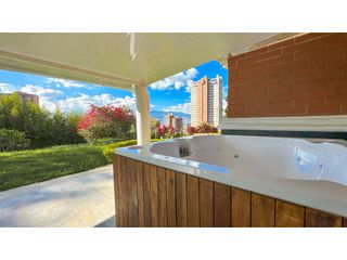 Foto 5 de ESPECTACULAR CASA UBICADA EN LA MEJOR ZONA DEL POBLADO (LA CALERA)