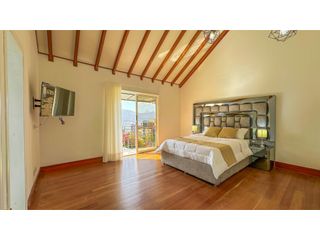 Foto 17 de ESPECTACULAR CASA UBICADA EN LA MEJOR ZONA DEL POBLADO (LA CALERA)