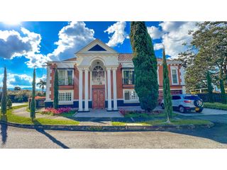 Foto 4 de ESPECTACULAR CASA UBICADA EN LA MEJOR ZONA DEL POBLADO (LA CALERA)