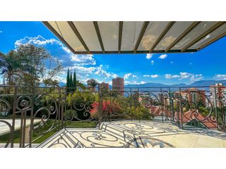 Foto 2 de ESPECTACULAR CASA UBICADA EN LA MEJOR ZONA DEL POBLADO (LA CALERA)