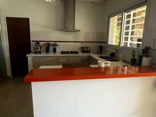 Foto 8 de Casa 4 ambientes con pileta en San Martin al 1700
