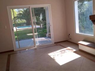 Foto 4 de Casa en venta - 4 Dormitorios 4 Baños - Cochera - 1.000Mts2 - Escobar