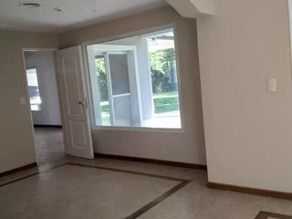Foto 3 de Casa en venta - 4 Dormitorios 4 Baños - Cochera - 1.000Mts2 - Escobar
