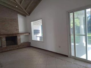Foto 19 de Casa en venta - 4 Dormitorios 4 Baños - Cochera - 1.000Mts2 - Escobar