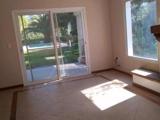 Foto 6 de Casa en venta - 4 Dormitorios 4 Baños - Cochera - 1.000Mts2 - Escobar