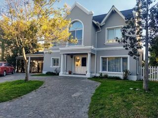 Foto 1 de Casa en venta - 4 Dormitorios 4 Baños - Cochera - 1.000Mts2 - Escobar