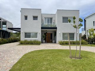 Foto 1 de Casa 3 dorm. en Acacias - Puertos