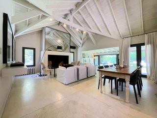 Foto 2 de Espectacular casa en VENTA en Barrio Los Laureles!