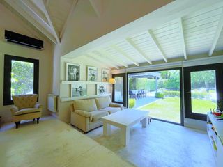 Foto 1 de Espectacular casa en VENTA en Barrio Los Laureles!