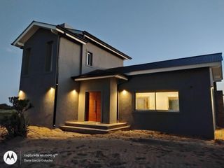 Foto 1 de Casa en venta - 2 Dormitorios 2 Baños - 2.000mts2 - San Clemente Del Tuyú