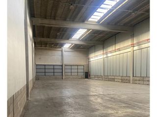 Foto 2 de ALQUILER DEPOSITO DE 300 M2 EN MORENO STORE CENTER