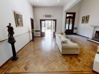 Foto 4 de ALQUILER IDEAL INSTITUCION Casa 5 Dormitorios 576 m2 de Terreno Jardín, Quincho, Pileta y Cochera en Barrio Martin