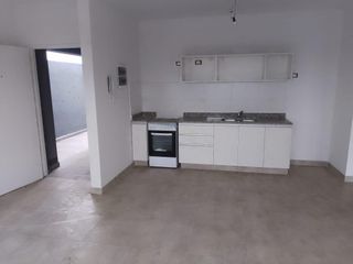 Foto 15 de EXCELENTE OPORTUNIDAD A ESTRENAR - GALPON 430m2 - CON 6 DEPARTAMENTOS 2 Amb  - SAN JUSTO