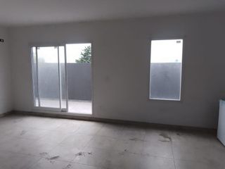 Foto 13 de EXCELENTE OPORTUNIDAD A ESTRENAR - GALPON 430m2 - CON 6 DEPARTAMENTOS 2 Amb  - SAN JUSTO