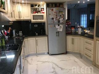 Foto 2 de Casa en  venta en  Banfield | Lomas de Zamora | 5 dormitorios