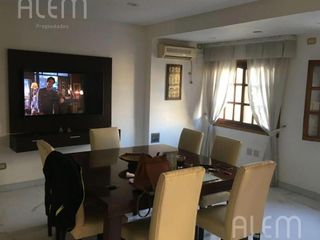 Foto 5 de Casa en  venta en  Banfield | Lomas de Zamora | 5 dormitorios