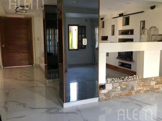 Foto 6 de Casa en  venta en  Banfield | Lomas de Zamora | 5 dormitorios