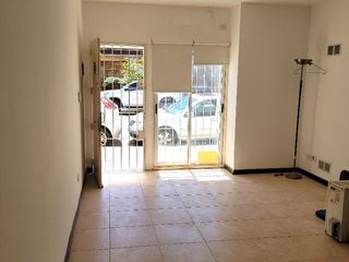 Foto 2 de SIN EXPENSAS - Divino PH de 2 Ambientes en PB con Patio y Lavadero - Apto Profesional y Comercial