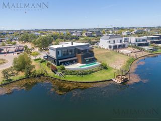 Foto 4 de Casa en Venta Puertos del Lago con vista a la laguna Barrio Los Ceibos