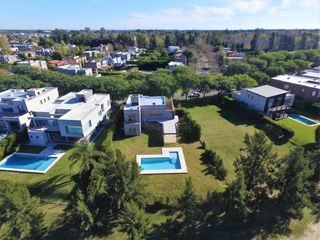 Foto 2 de San Isidro Labrador | 4 dormitorios + playroom con muy linda vista al Golf