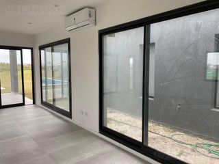 Foto 9 de Hermosa casa en Venta en 1 Planta con Piscina Excelentes terminaciones PG