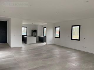 Foto 7 de Hermosa casa en Venta en 1 Planta con Piscina Excelentes terminaciones PG