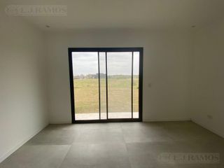 Foto 12 de Hermosa casa en Venta en 1 Planta con Piscina Excelentes terminaciones PG