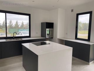 Foto 6 de Hermosa casa en Venta en 1 Planta con Piscina Excelentes terminaciones PG