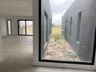 Foto 10 de Hermosa casa en Venta en 1 Planta con Piscina Excelentes terminaciones PG