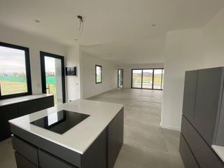 Foto 4 de Hermosa casa en Venta en 1 Planta con Piscina Excelentes terminaciones PG