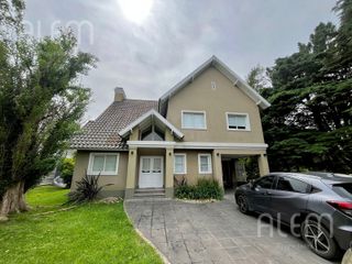 Foto 2 de Casa en Alquiler en Saint Thomas, Canning