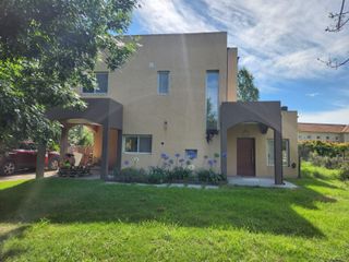 Foto 1 de Casa en  venta con renta  en barrio San Isidro Labrador, Villanueva