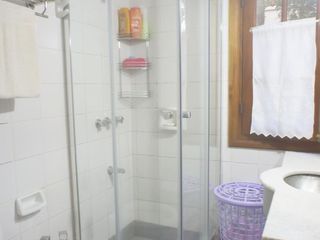 Foto 10 de Hermoso chalet de 4 dormitorios en medio del bosque de Carilo