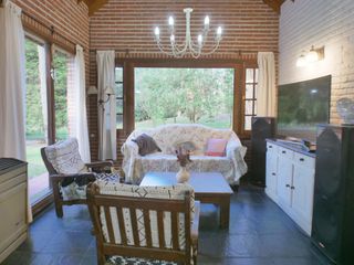 Foto 17 de Hermoso chalet de 4 dormitorios en medio del bosque de Carilo