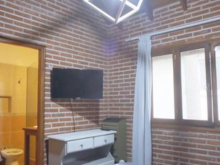 Foto 16 de Hermoso chalet de 4 dormitorios en medio del bosque de Carilo