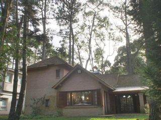 Foto 29 de Hermoso chalet de 4 dormitorios en medio del bosque de Carilo