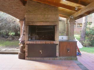 Foto 32 de Hermoso chalet de 4 dormitorios en medio del bosque de Carilo