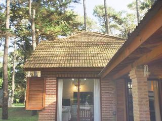 Foto 36 de Hermoso chalet de 4 dormitorios en medio del bosque de Carilo