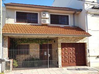 Foto 1 de Amplio Chalet en Bernal