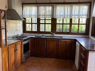 Foto 5 de Importante Chalet en lo mejor del barrio Los Troncos