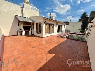 Foto 26 de Casa estilo Italiano en venta - Primera Junta 2100 - Patio y terraza